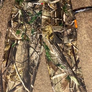 SHE Outdoor Element Hunting Pants. New without tags. Size Small